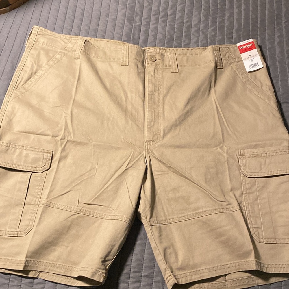 Mens 52 Wrangler khaki walking shorts - Picture 1 of 4